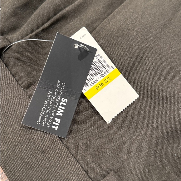 Van Heusen Men’s Pant’s - Size 36x32 Color Taupe - Picture 4 of 4